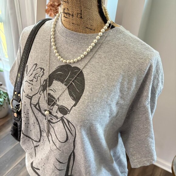 Grey “Salt Bae” Graphic Tee – Meme Style - Picture 2 of 7